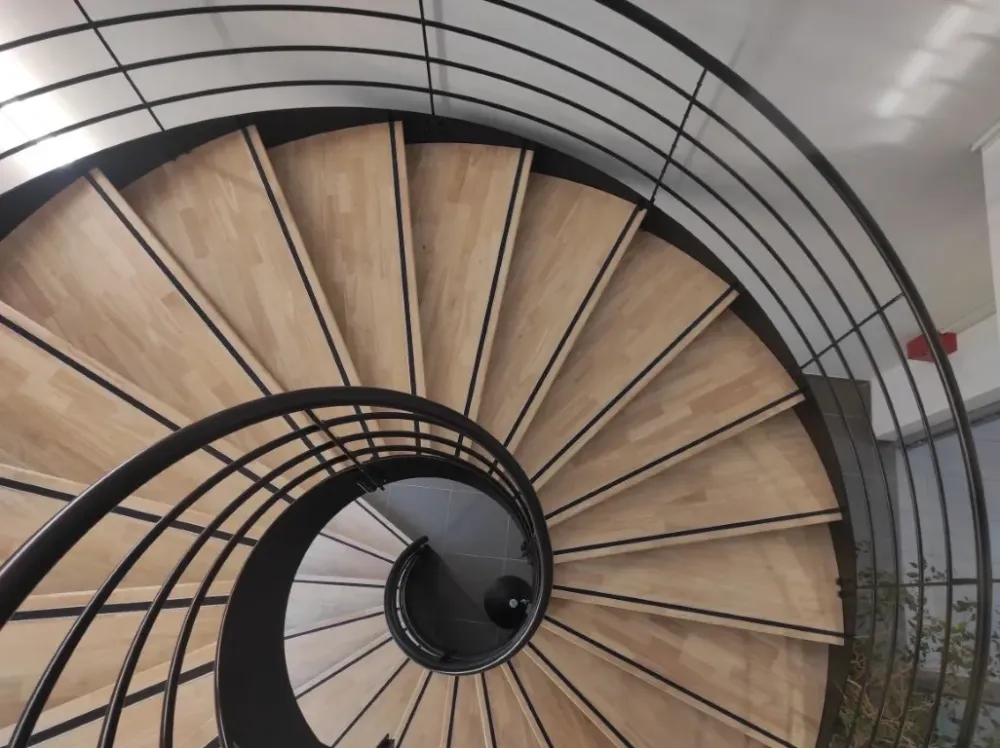 Escalier Bois/Métal près de Verrières-en-Anjou
